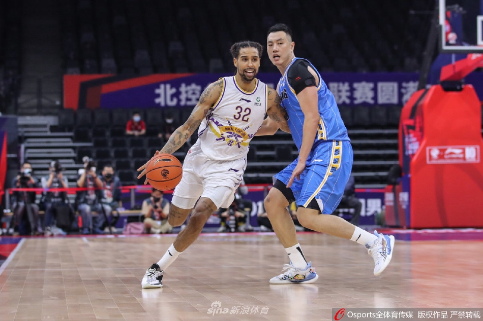 [CBA联赛]北京控股81：97负北京首钢