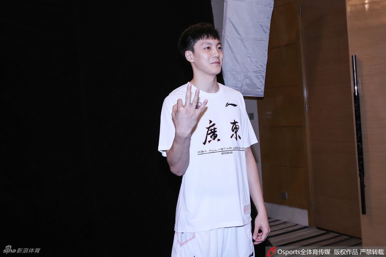 CBA全明星球员写真拍摄花絮 赵睿胡明轩摆造型