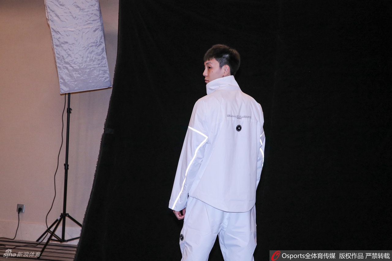 CBA全明星球员写真拍摄花絮 赵睿胡明轩摆造型