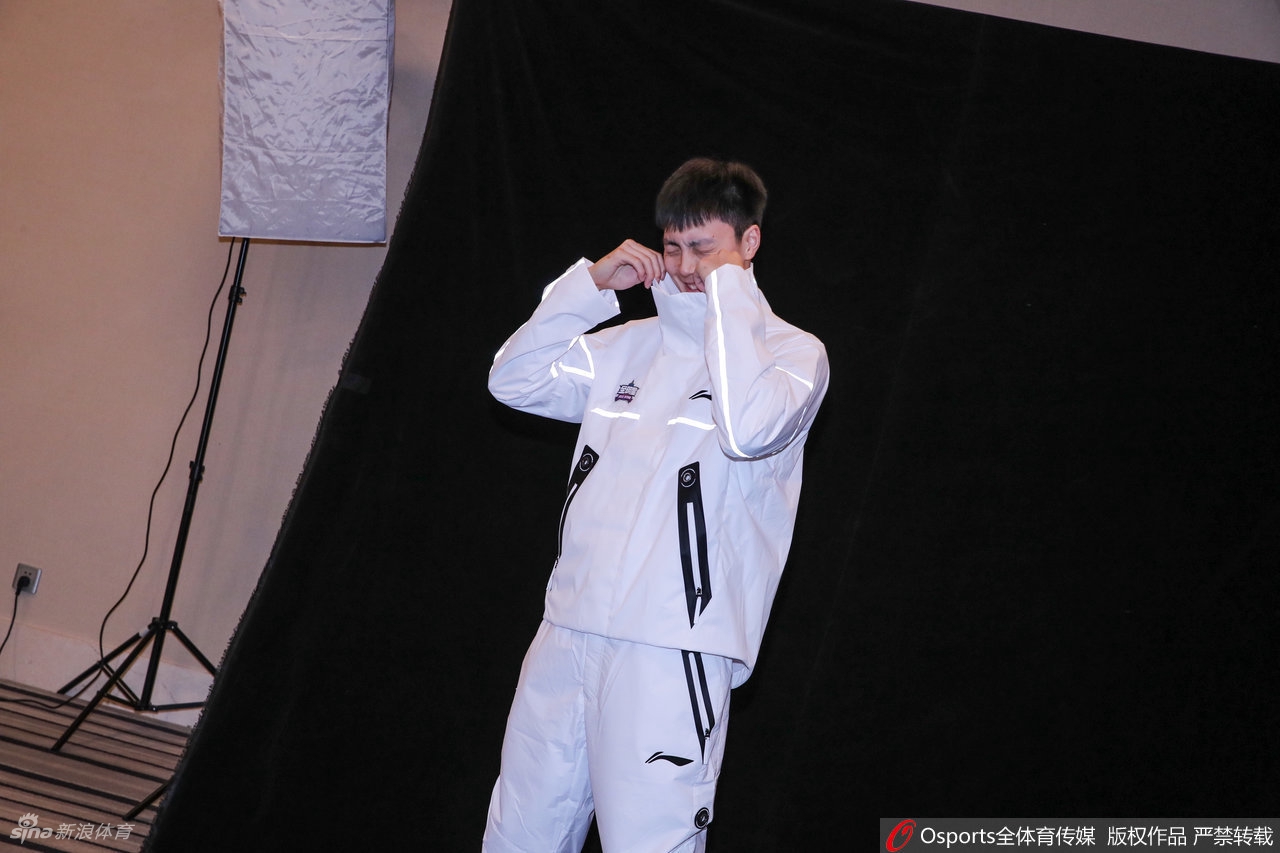 CBA全明星球员写真拍摄花絮 赵睿胡明轩摆造型