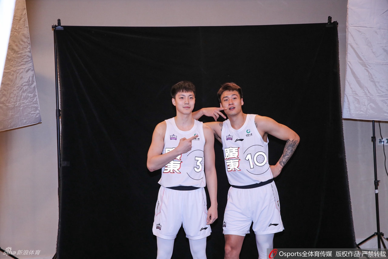 CBA全明星球员写真拍摄花絮 赵睿胡明轩摆造型