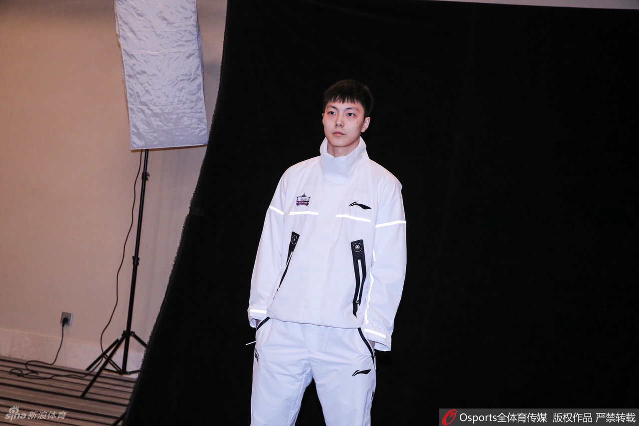 CBA全明星球员写真拍摄花絮 赵睿胡明轩摆造型