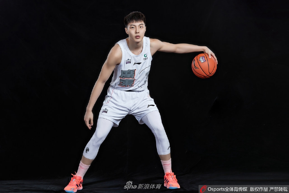 CBA全明星首发球员试装写真 郭艾伦领衔