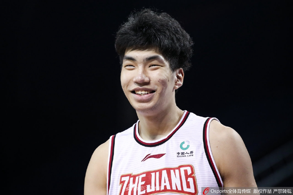 余嘉豪当选CBA联赛常规赛战马最佳星锐球员