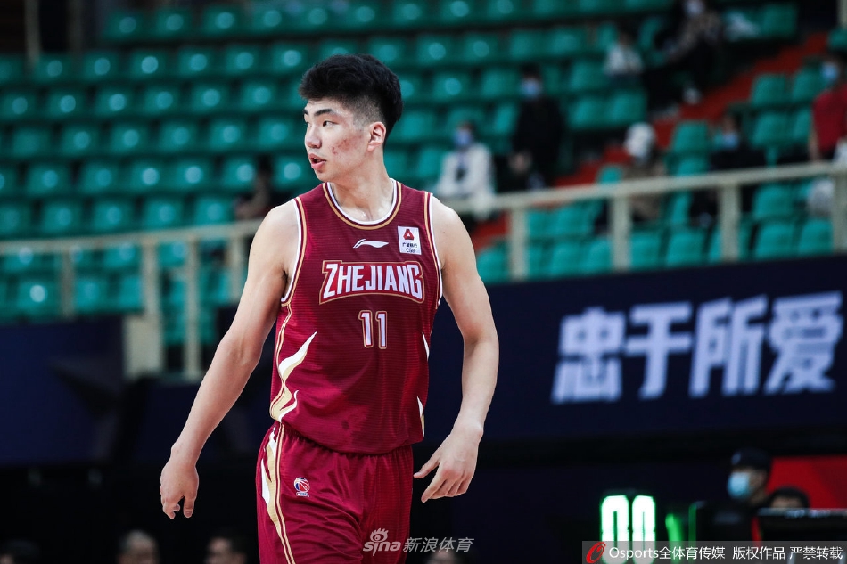 余嘉豪当选CBA联赛常规赛战马最佳星锐球员