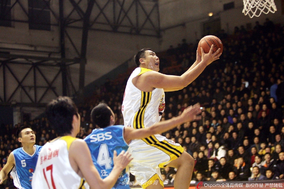 网红教练王晗爆火 球员时代的“胖胖虎”