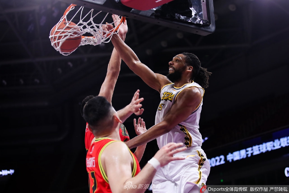 CBA联赛季后赛1/4决赛图片精选