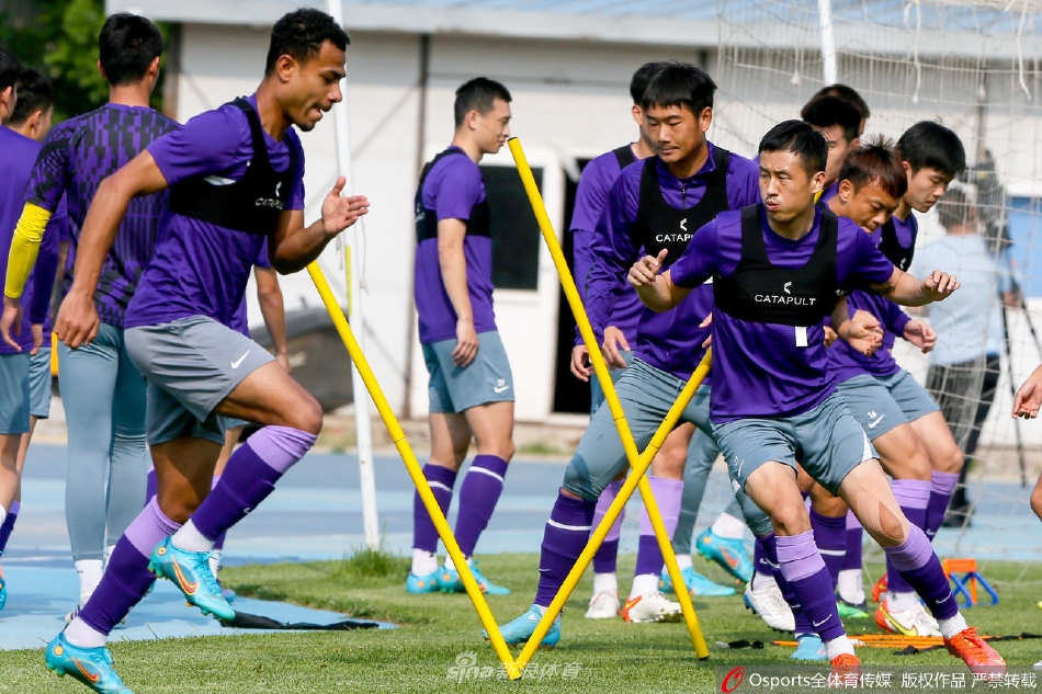 天津津门虎公开训练 队员备战新赛季
