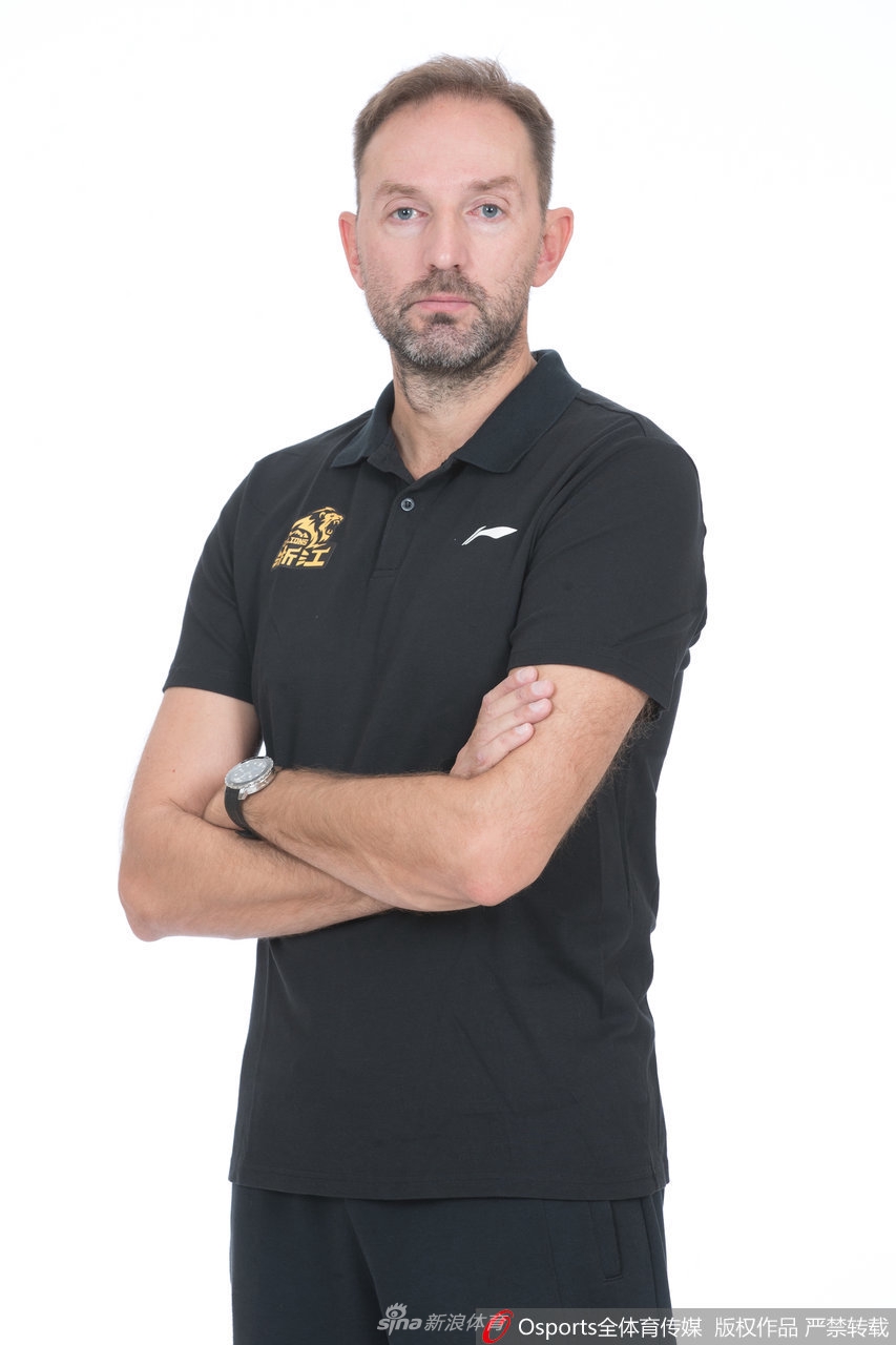 浙江广厦控股队官方写真