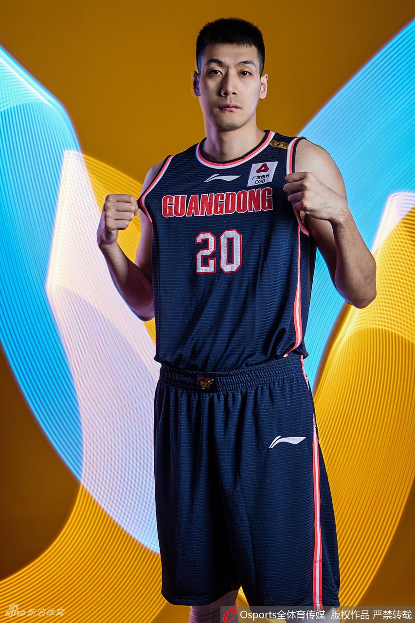 CBA广东队新赛季创意写真 易建联领衔