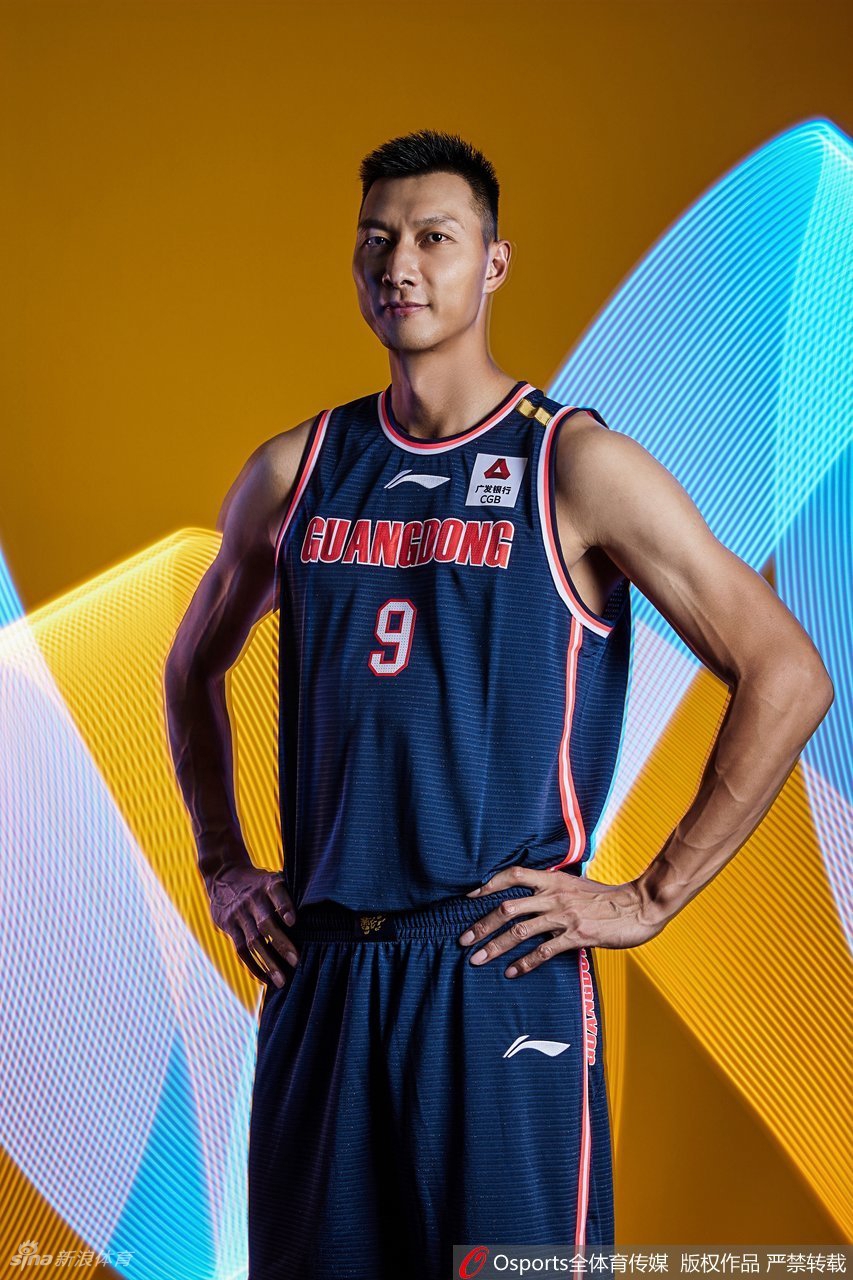CBA广东队新赛季创意写真 易建联领衔