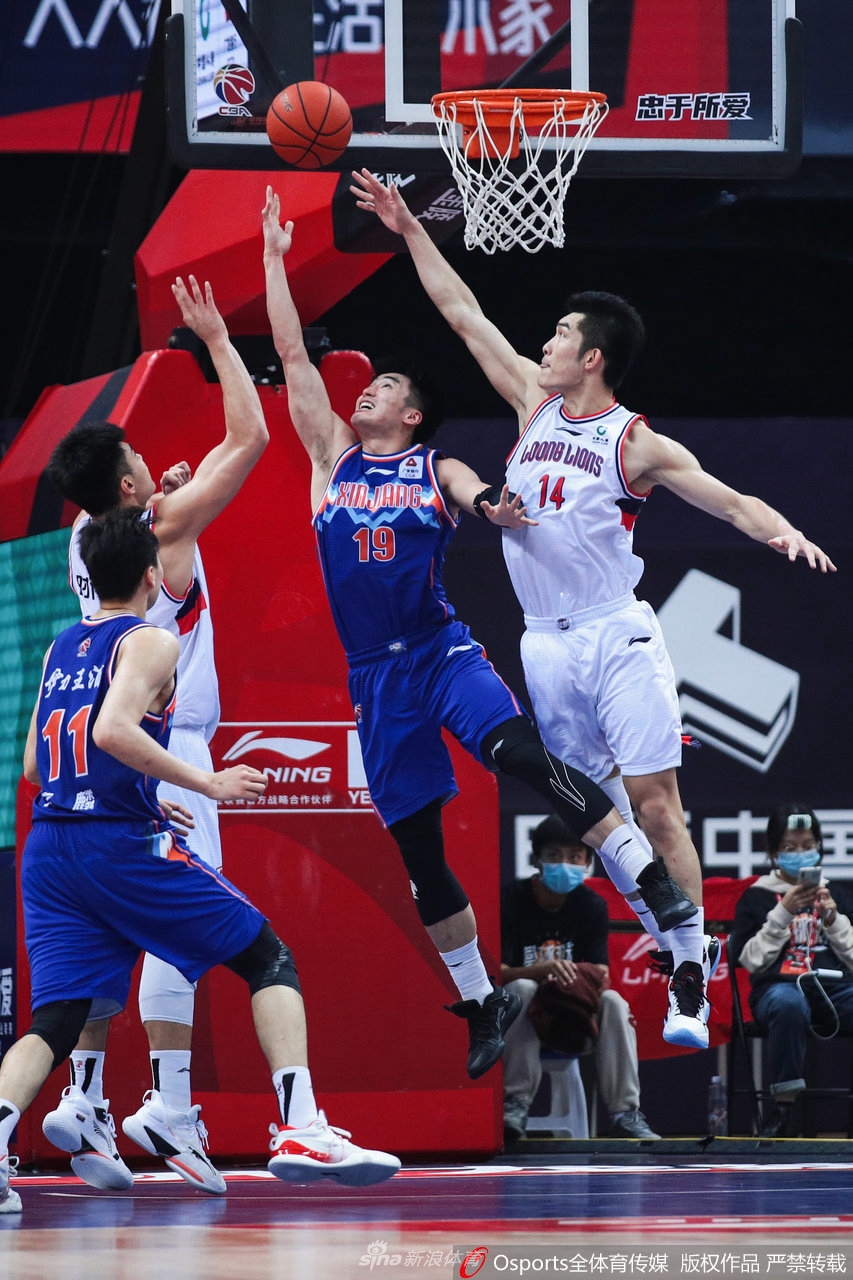 [CBA联赛]广州123：105胜新疆