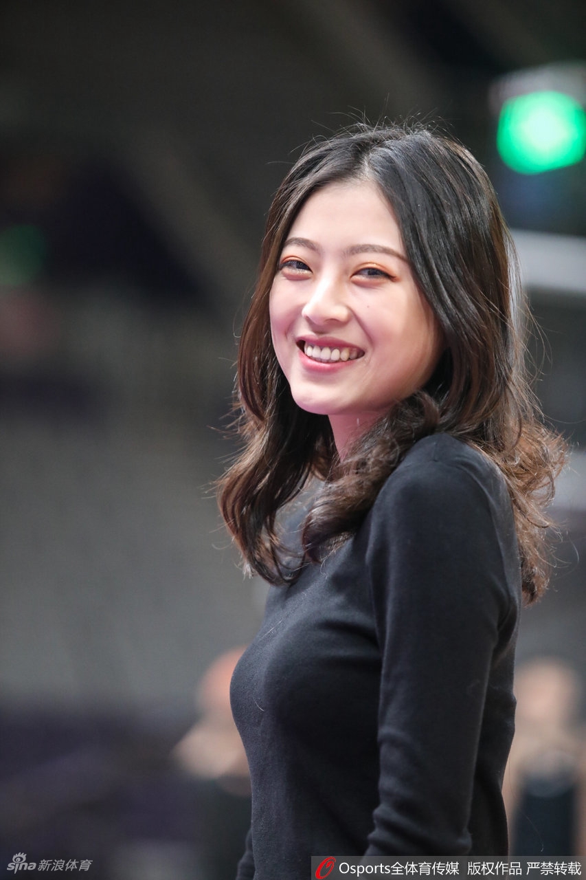 妇女能顶半边天！女记者实力与颜值并存