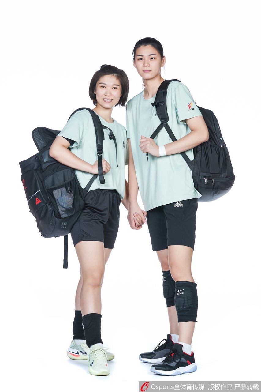 山东女排拍摄排超联赛官方写真