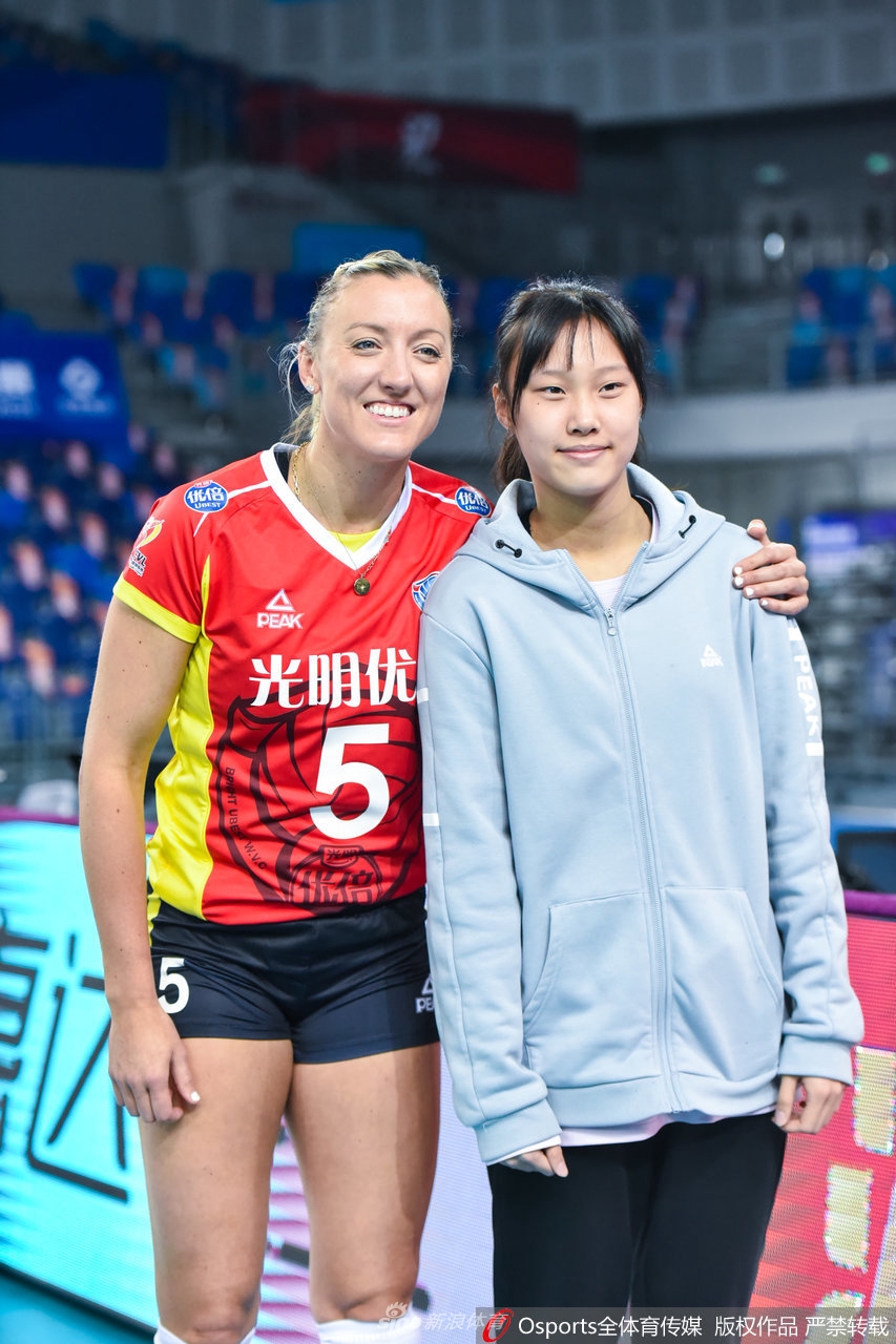 上海女排外援拉尔森让对手变迷妹