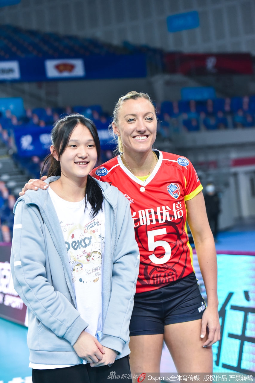 上海女排外援拉尔森让对手变迷妹