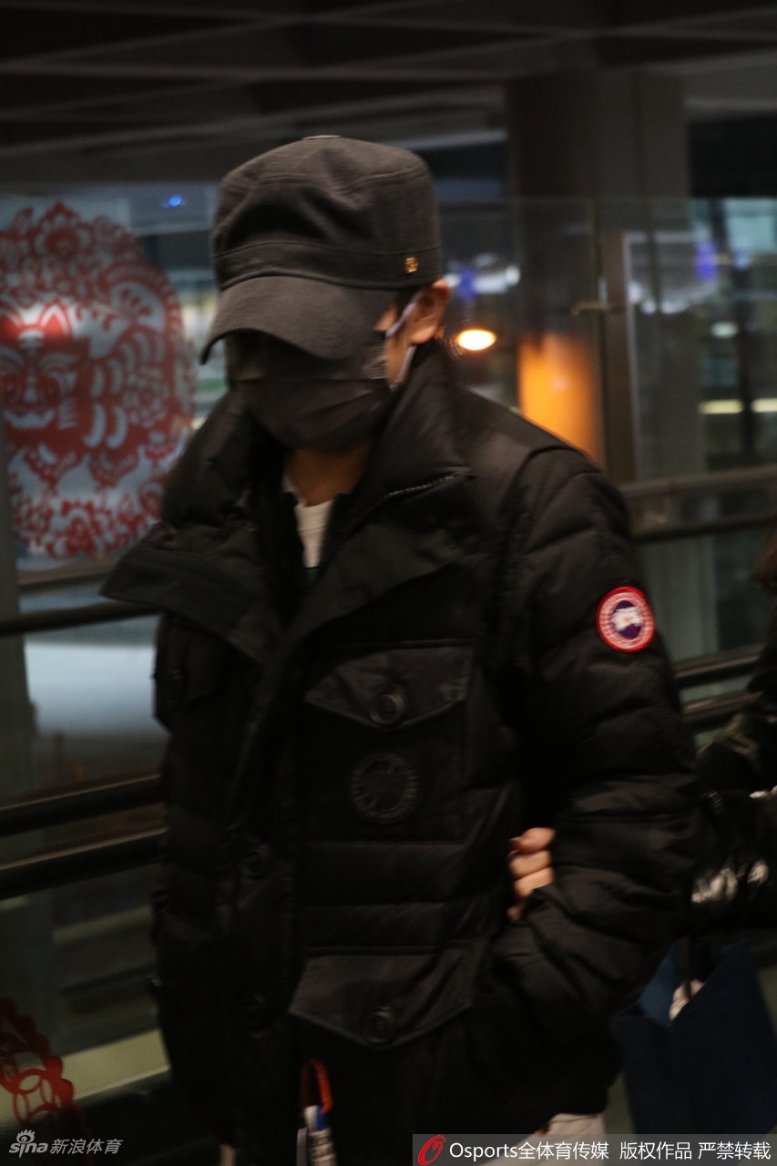 王飨稚砩虾：缜呕场 口罩帽子保护严密