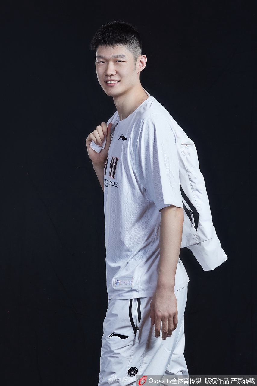 CBA全明星首发球员试装写真 郭艾伦领衔