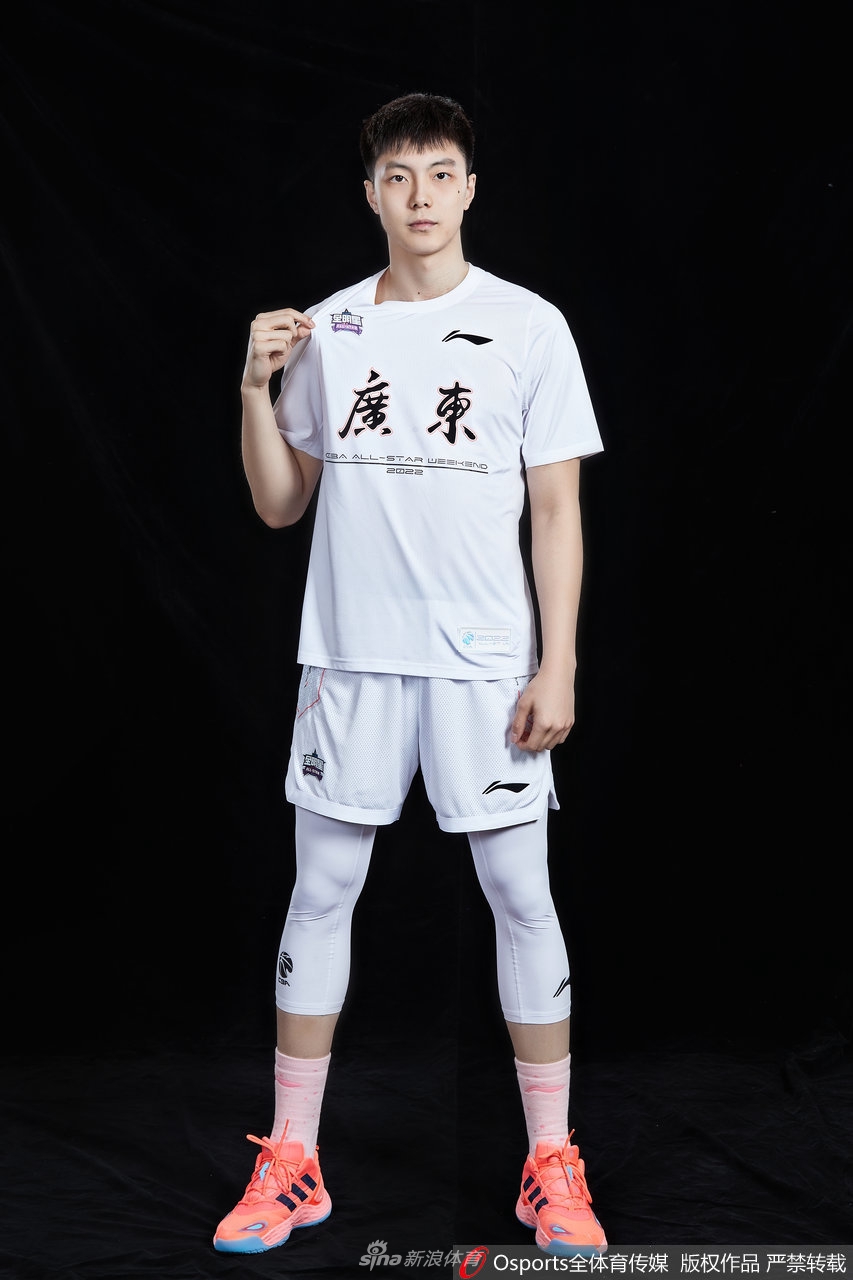 CBA全明星首发球员试装写真 郭艾伦领衔