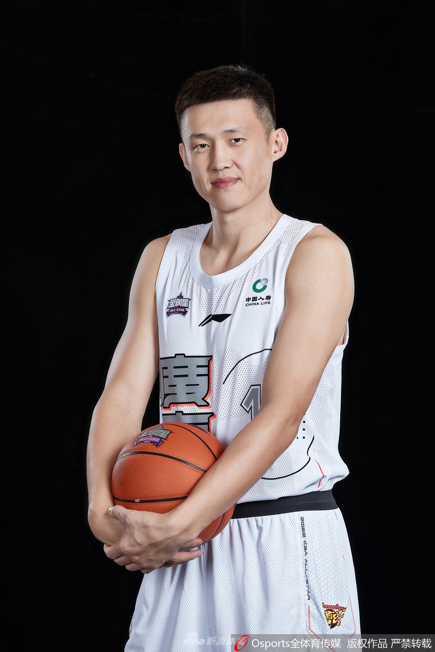 CBA全明星首发球员试装写真 郭艾伦领衔