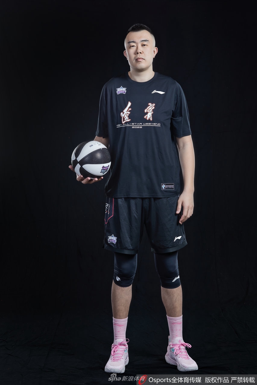 CBA全明星首发球员试装写真 郭艾伦领衔