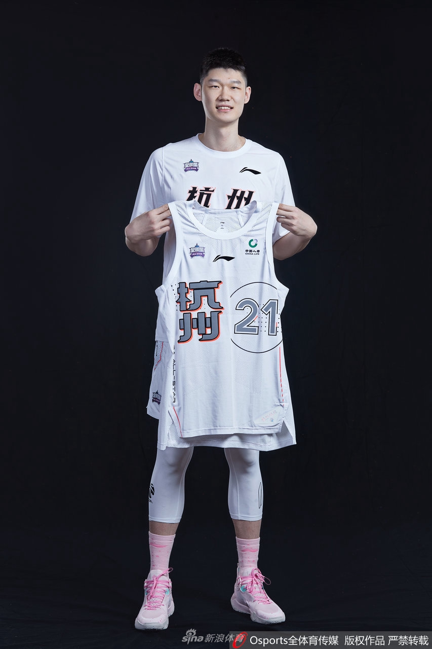 CBA全明星首发球员试装写真 郭艾伦领衔