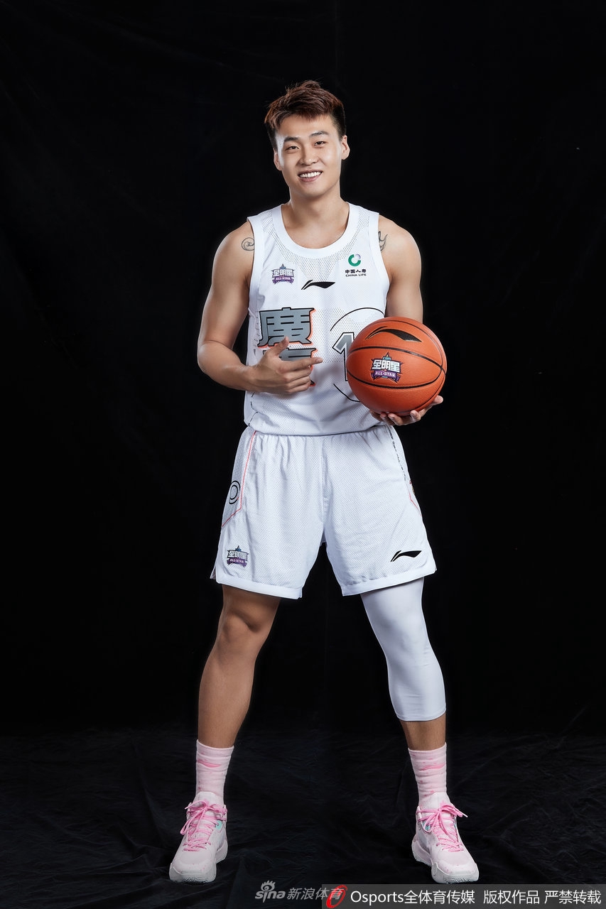 CBA全明星首发球员试装写真 郭艾伦领衔