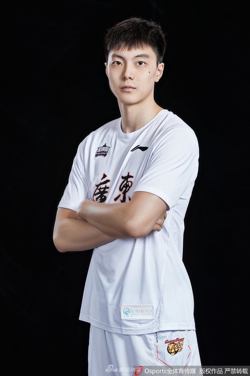 CBA全明星首发球员试装写真 郭艾伦领衔