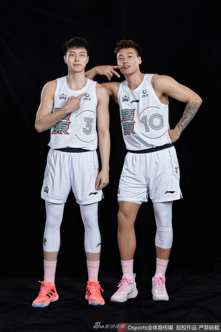 CBA全明星首发球员试装写真 郭艾伦领衔