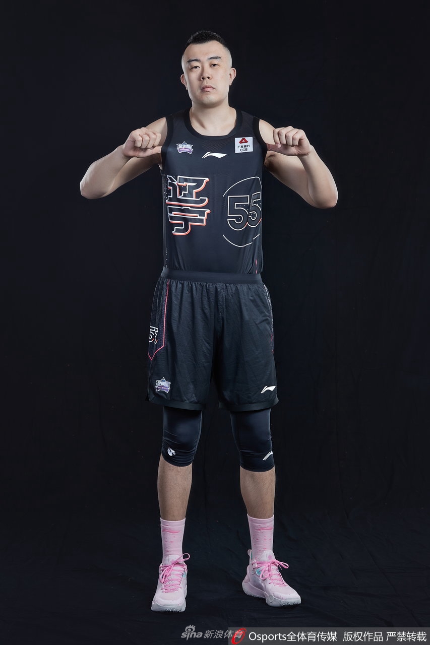 CBA全明星首发球员试装写真 郭艾伦领衔