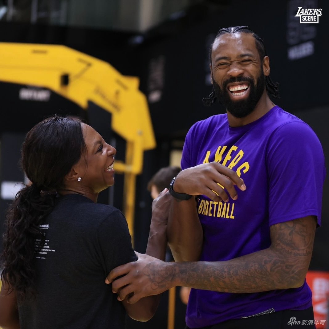 湖人全员训练迎接NBA新赛季到来