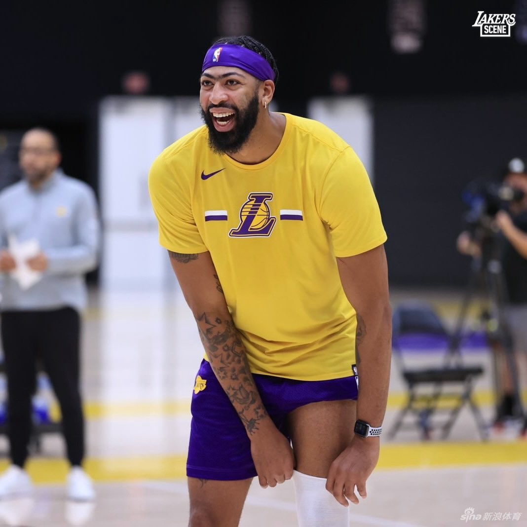 湖人全员训练迎接NBA新赛季到来