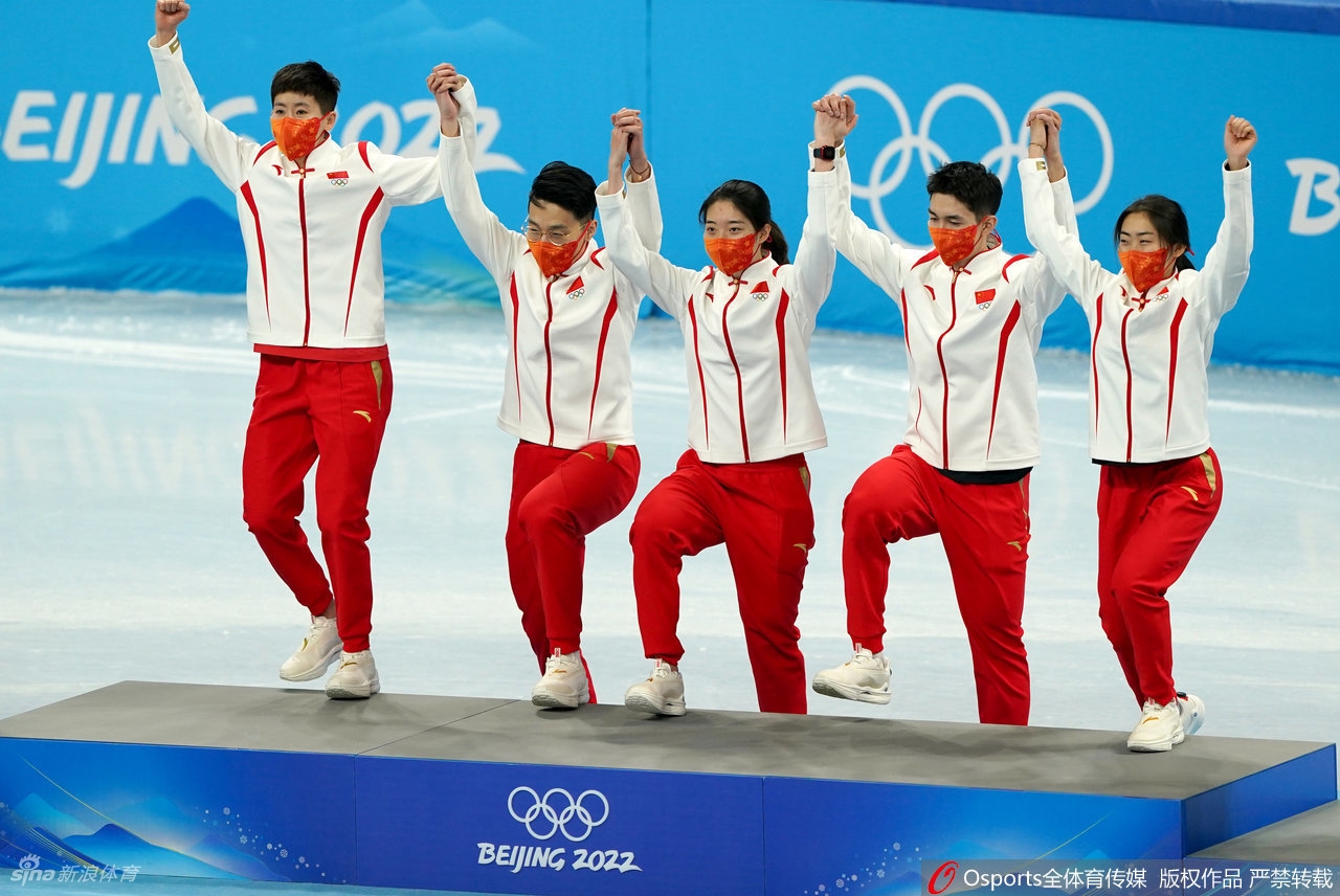 中国代表团北京冬奥会首金！混接团体中国夺冠
