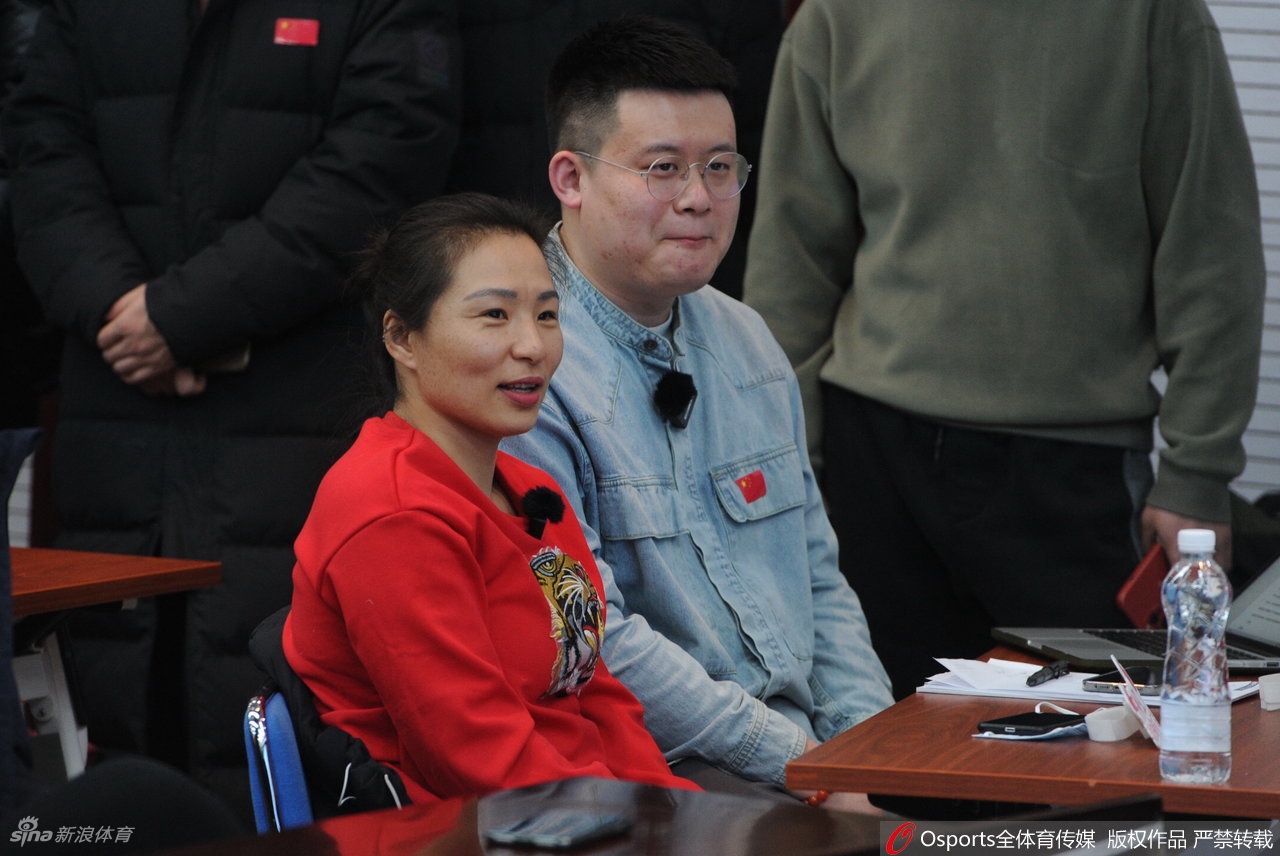 沈阳体育学院师生见证徐梦桃冬奥夺冠