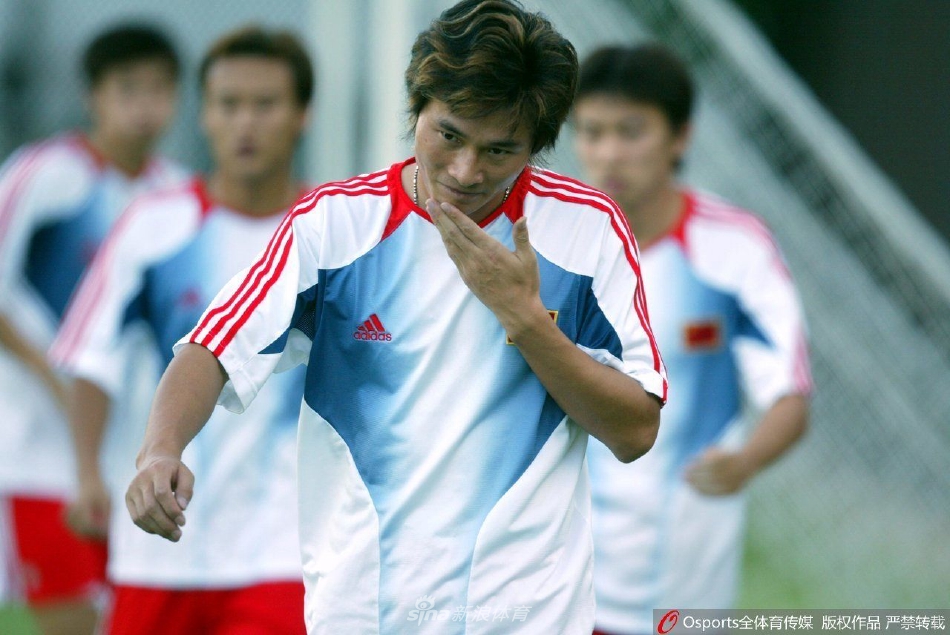 李毅43岁生日快乐 回顾匆匆那年青涩照