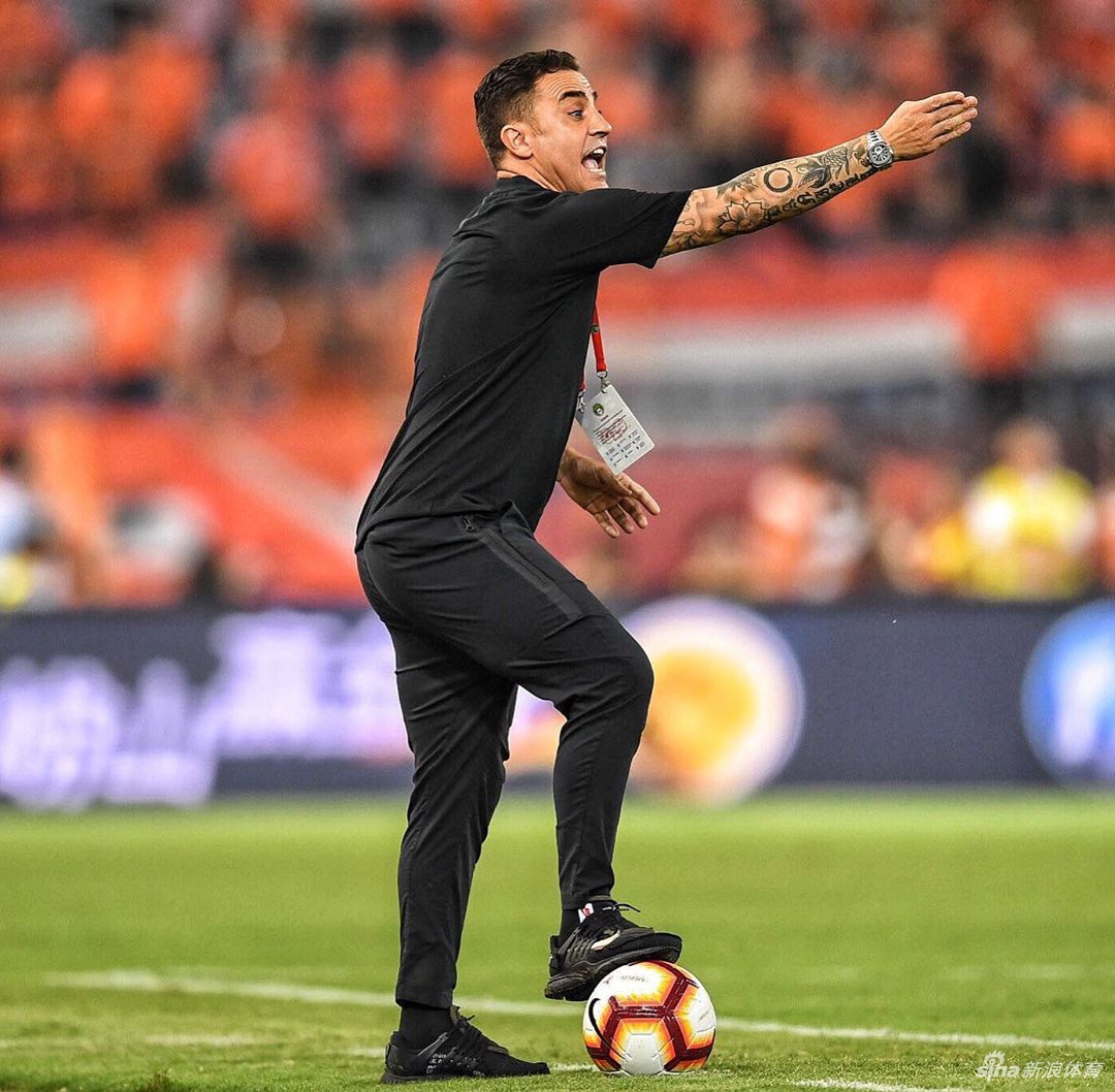 卡纳瓦罗戴口罩晒广州夜色：在中国感觉非常安全