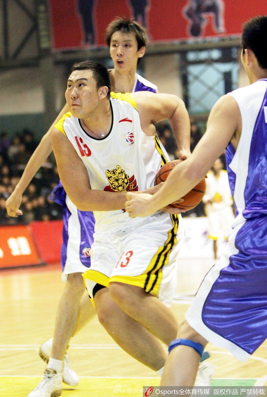 网红教练王晗爆火 球员时代的“胖胖虎”