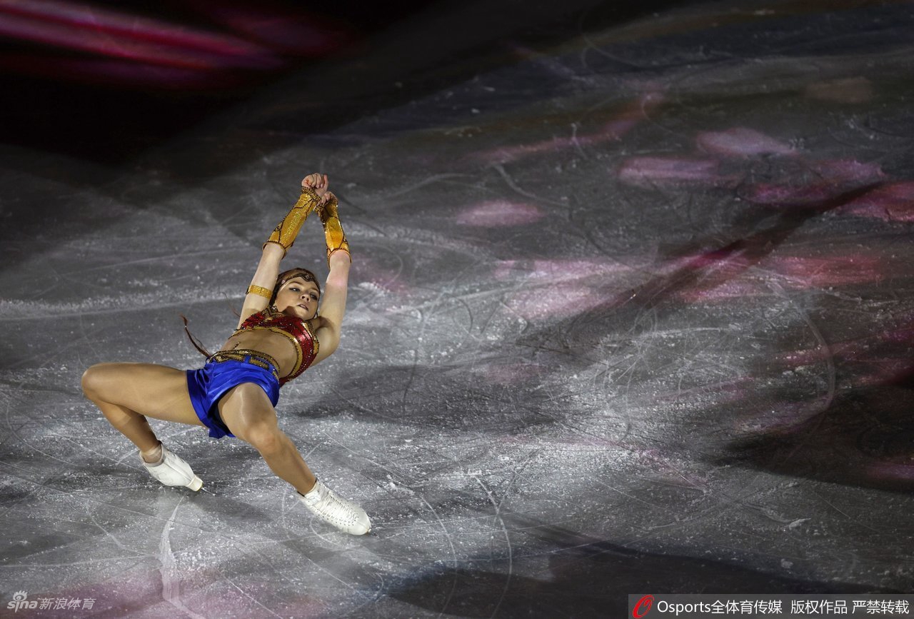 冰上盛宴！花滑表演赛群星联袂献技