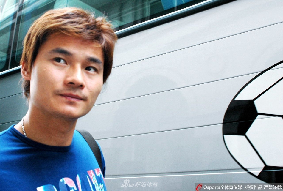 李毅43岁生日快乐 回顾匆匆那年青涩照