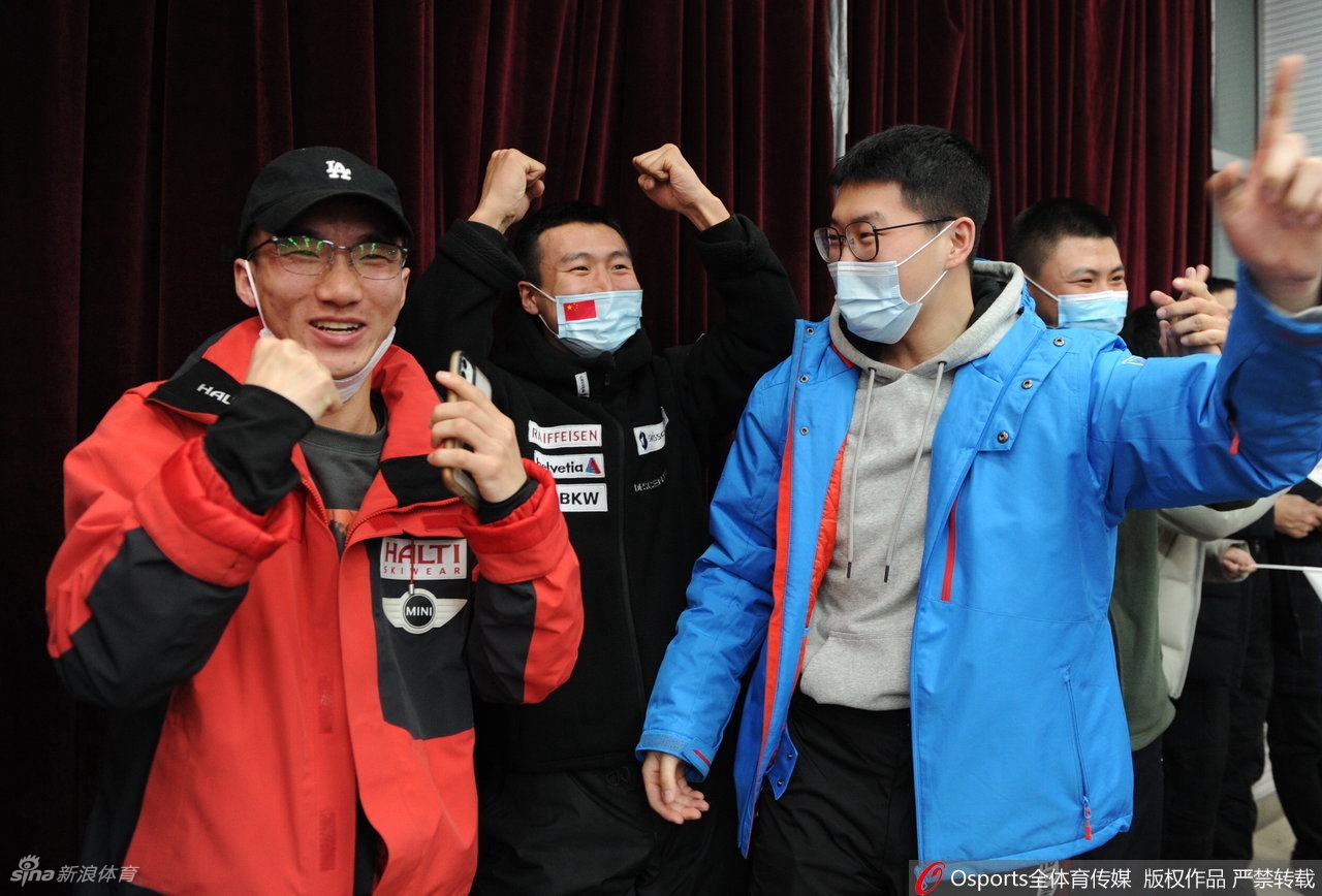沈阳体育学院师生见证徐梦桃冬奥夺冠