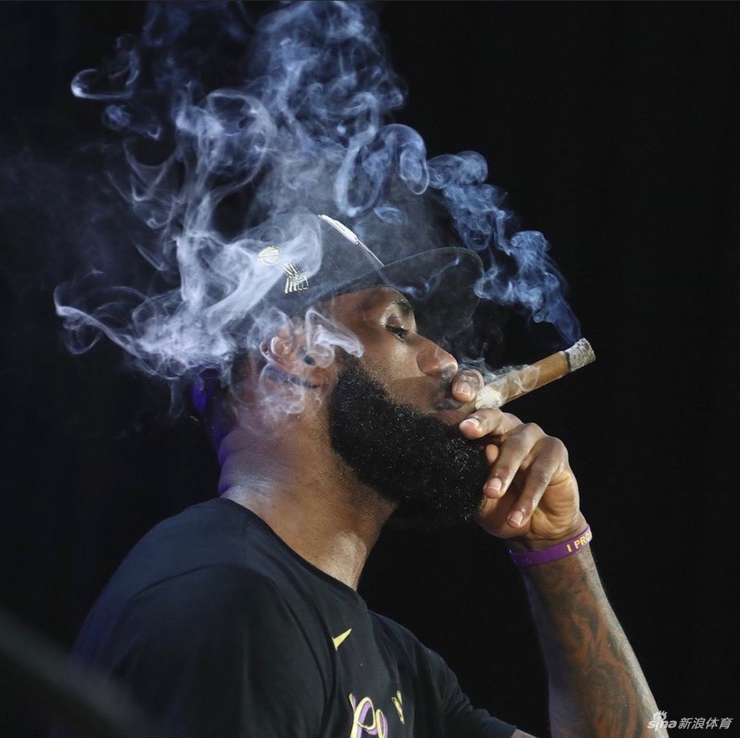 詹姆斯当选《时代》杂志2020年度最佳运动员