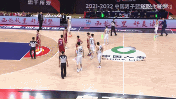 郭艾伦向裁判抱怨接连吃T 被直接驱逐出场