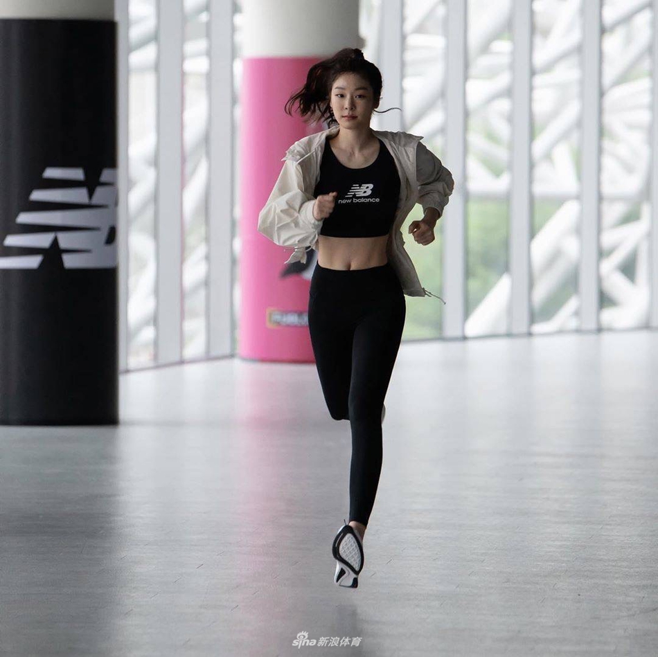 前花滑女王金妍儿登杂志 退役后展优雅时尚