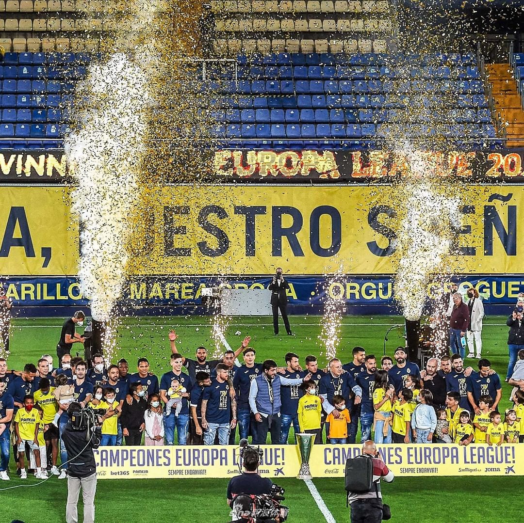比利亚雷亚尔巡游庆祝夺得欧联杯