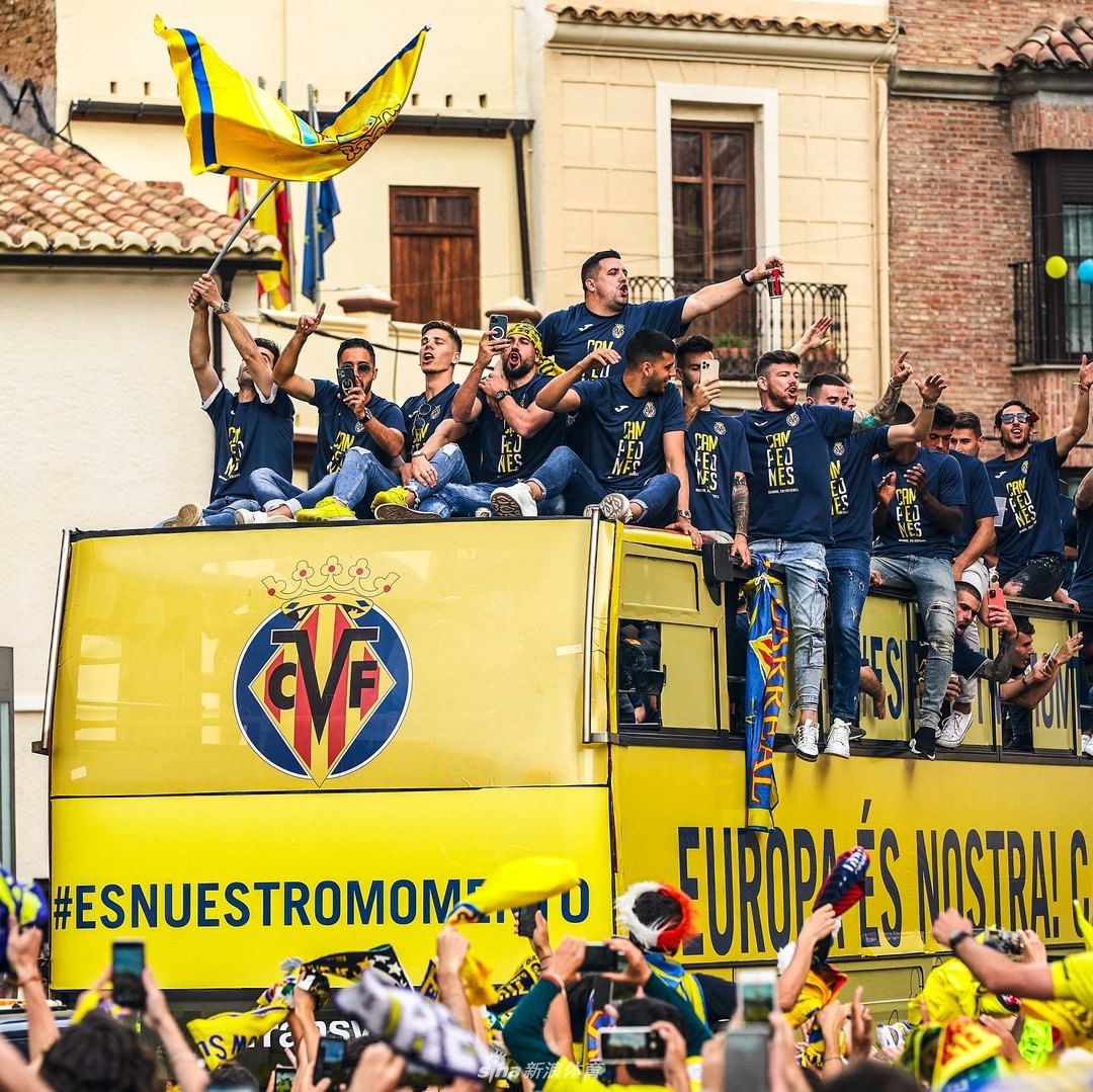 比利亚雷亚尔巡游庆祝夺得欧联杯