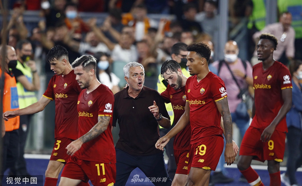 [意甲]罗马2-1萨索洛 沙拉维补时绝杀穆帅狂奔