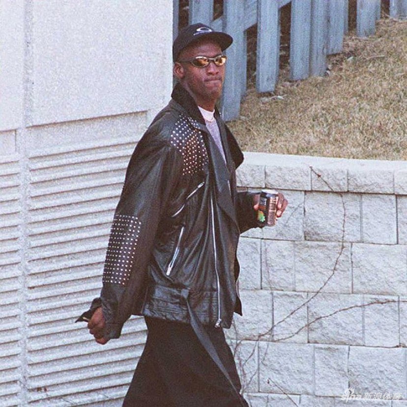 戴墨镜的乔丹看着更加霸气 有没有你中意的款式