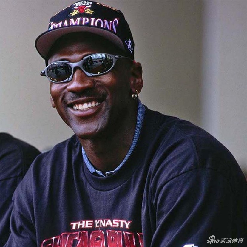 戴墨镜的乔丹看着更加霸气 有没有你中意的款式