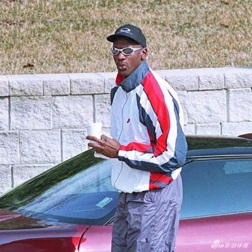 戴墨镜的乔丹看着更加霸气 有没有你中意的款式