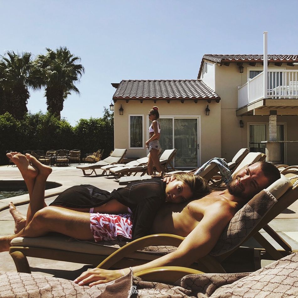 高富帅帕森斯携嫩模女友出游